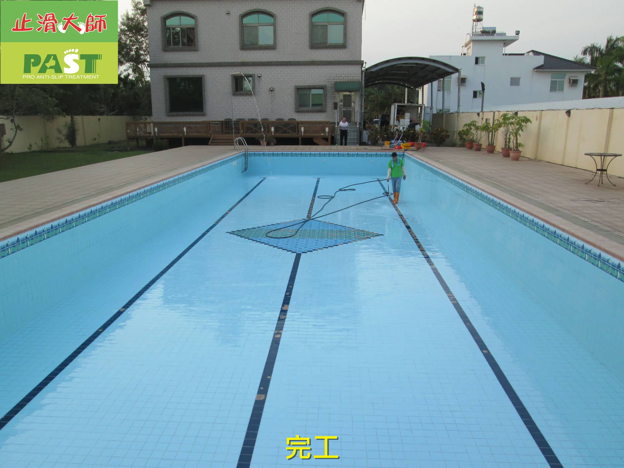 JC-1水垢王-游泳池陳年水垢清除清除白華水垢,清除溫室玻璃水垢,止滑工程,防滑工程,清除游泳池池底池邊水垢,清除溫泉區白華水垢,清除水泥殘渣,清除新鋪設磁磚上殘留水泥粉末,外牆清洗清除,礦物質沉澱物