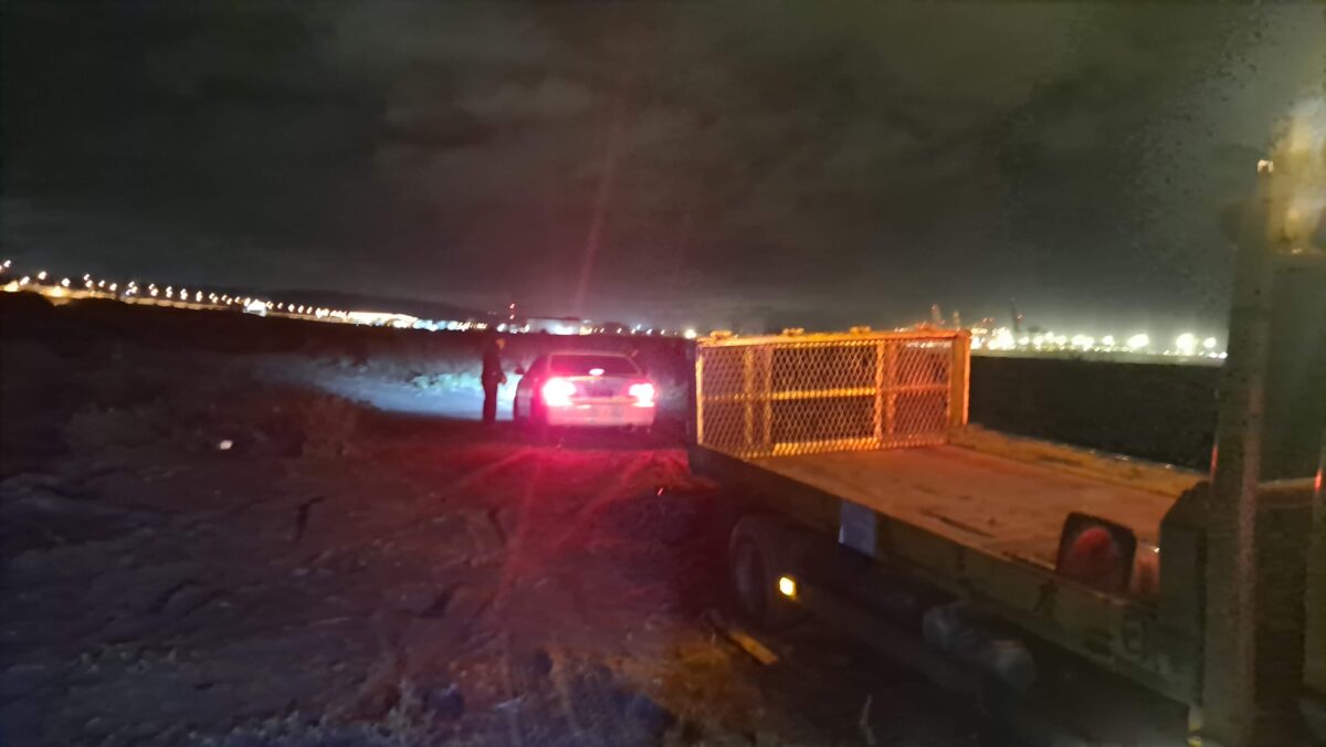 沙灘拖吊車救援