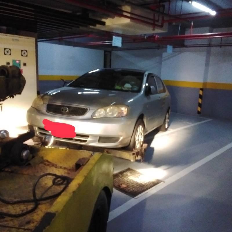 停車場限高拖吊