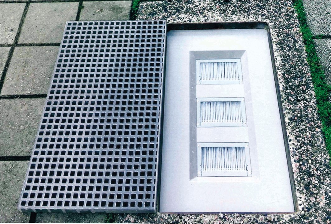 防蚊水溝蓋,孔隙小水溝,蓋車道水溝蓋,防滑水溝蓋,排水溝蓋,防臭水溝蓋,裝修泥作師傅推薦水溝蓋,設計師推薦水溝蓋,防滑排水溝,防蟑水溝蓋,防鼠水溝蓋,排水溝防蚊,耐重水溝蓋,排水溝降噪款,大樓車道水溝蓋噪音問題,水溝蓋異音,水溝蓋降噪方法,車輛通行水溝蓋,防滑隔柵板,無障礙水溝蓋,止滑水溝蓋,雨天防滑水溝蓋,FRP隔柵板,耐酸鹼水溝蓋,耐腐蝕水溝蓋,不生鏽水溝蓋,海邊水溝蓋推薦,高鹽分環境水溝蓋,社區水溝蓋更換,學校水溝蓋防滑,食品工廠水溝蓋,屋頂排水溝蓋,中庭水溝蓋,防火巷水溝蓋