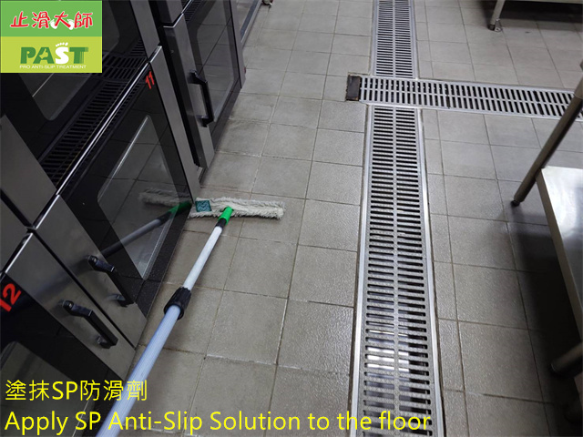 磁磚止滑施工, 廚房止滑防滑, 塗抹地板防滑劑, 地磚防滑, 餐飲教室地板止滑, 走廊防滑, 走道止滑, 中餐檢定教室地面防滑, 勞動部檢定教室防滑, 學術單位防滑施工, 高級中學餐飲教室檢定教室磁磚地面止滑防滑, 國中地板防滑, 教學實習場地止滑, 技能檢定考場防滑, 烘焙考場地面止滑, 實習教室地板防滑, 術科檢定場地止滑, 教學實習教室防滑, 模擬考試教室止滑, 幼兒園防滑, 烘焙檢定教室防滑, 測驗中心地面防滑, 高工餐飲服務科教室防滑, 學生安全,檢定場, 烘焙教室防滑工程, 教育實習學校止滑, 大學餐飲實習檢定教室防滑完工, 技術學院教室防滑, 科技大學實習教室止滑,中餐檢定乙級丙級教室場地防滑規劃, 磁磚地面防滑, 防滑工法, 室內地板止滑, 水磨石防滑, 水性防滑劑, 透明防滑