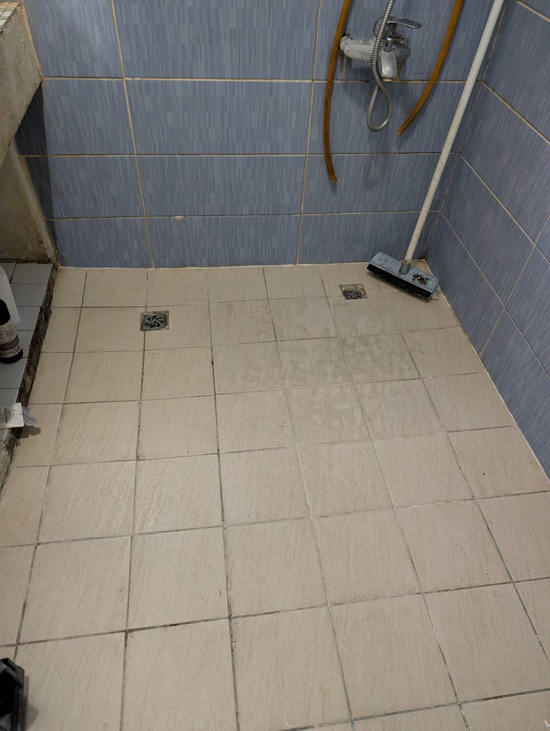 浴室止滑推薦 改善地板濕滑 居家安全防護 浴室磁磚止滑劑原理 防滑神物 浴室防滑費用 磁磚止滑處理 浴室磁磚太滑怎麼辦 洗澡不打滑