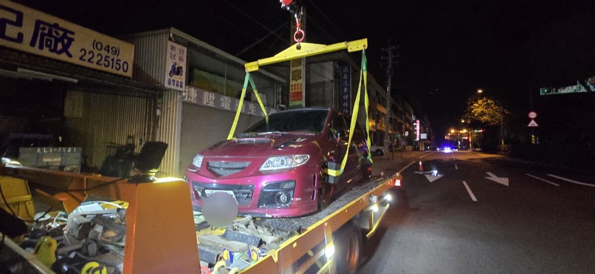 車禍吊桿作業拖吊車救援